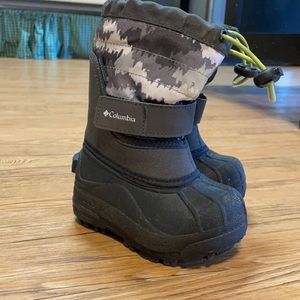 Columbia snow boots size 6 toddler